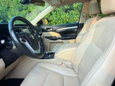 Used 2018 Toyota Highlander XLE AWD/4WD image 24