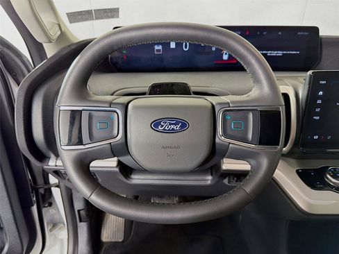 Used 2025 Ford Expedition Active AWD/4WD image 12