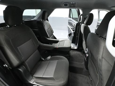 Used 2023 Ford Explorer XLT image 44