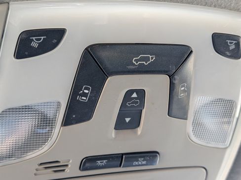 Used 2011 Toyota Sienna XLE image 23