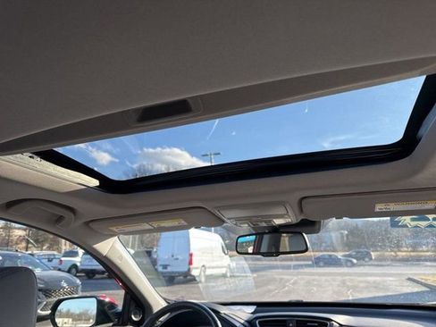 Used 2022 Honda CR-V Touring image 17