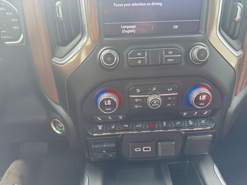 Used 2022 Chevrolet Silverado 2500 High Country w/ Technology Package AWD/4WD image 29