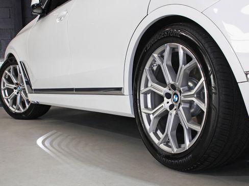 Used 2022 BMW X7 xDrive40i w/ Executive Package AWD/4WD image 17