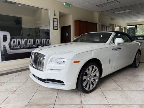 Used 2016 Rolls-Royce Dawn RWD image 2