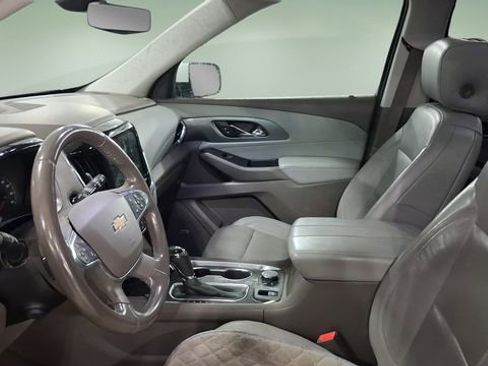 Used 2019 Chevrolet Traverse Premier w/ Driver Confidence II Package FWD image 9