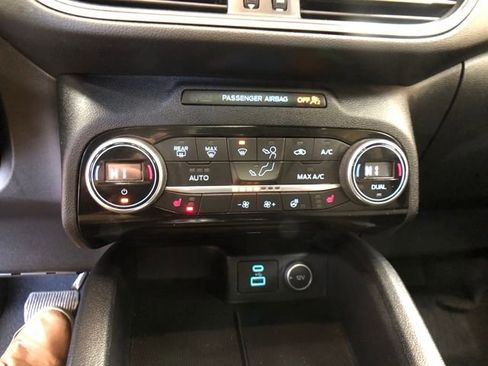 Certified 2021 Ford Escape SE w/ SE Sport Appearance Package image 18