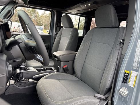 Used 2024 Jeep Wrangler Sahara image 11