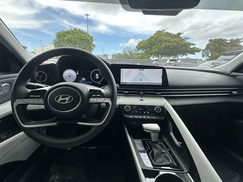 Used 2024 Hyundai Elantra Limited FWD image 17