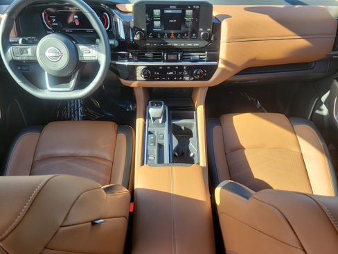 Certified 2025 Nissan Pathfinder Platinum w/ Black Appearance Package FWD image 20