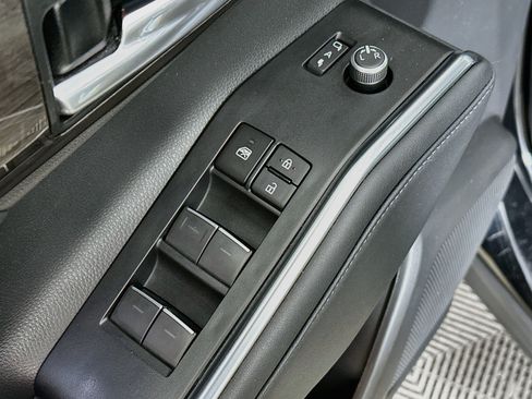 Used 2023 Toyota Highlander Limited AWD/4WD image 17