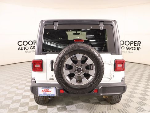 Used 2018 Jeep Wrangler Unlimited Sahara AWD/4WD image 22