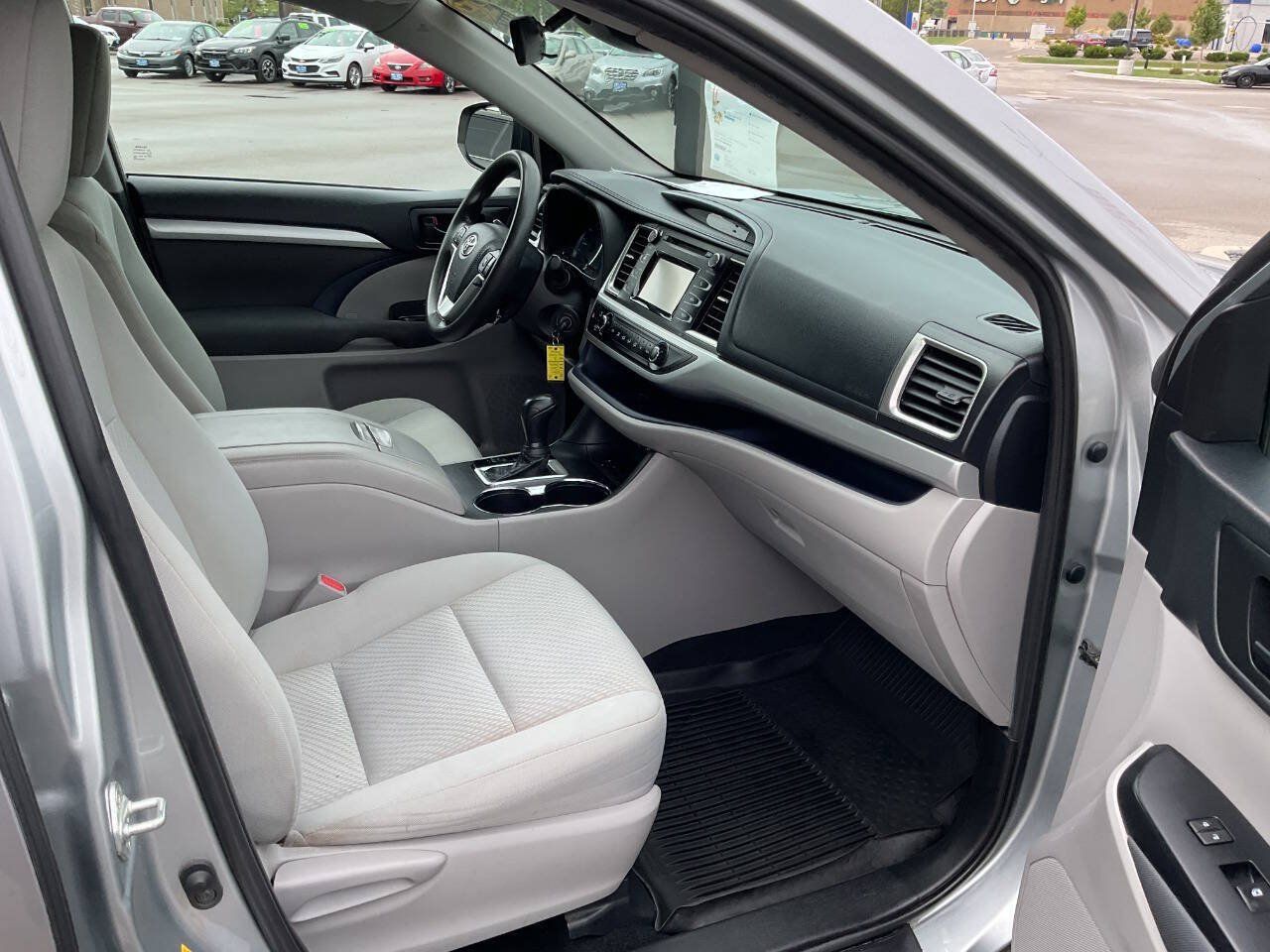 Used 2019 Toyota Highlander LE FWD image 40