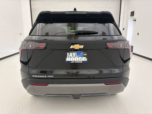 Used 2025 Chevrolet Equinox LT AWD/4WD image 17