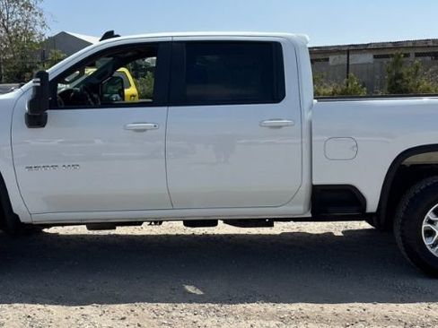 Used 2021 Chevrolet Silverado 2500 LT w/ Fleet Comfort Package AWD/4WD image 4