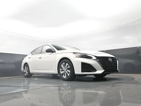 Used 2025 Nissan Altima 2.5 S FWD image 27