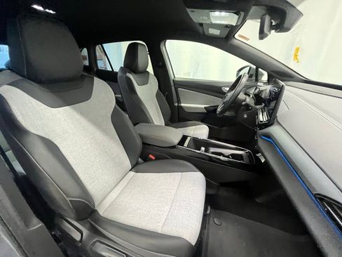 Used 2023 Volkswagen ID.4 Pro image 12