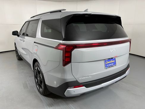 New 2026 Kia Carnival EX FWD image 6
