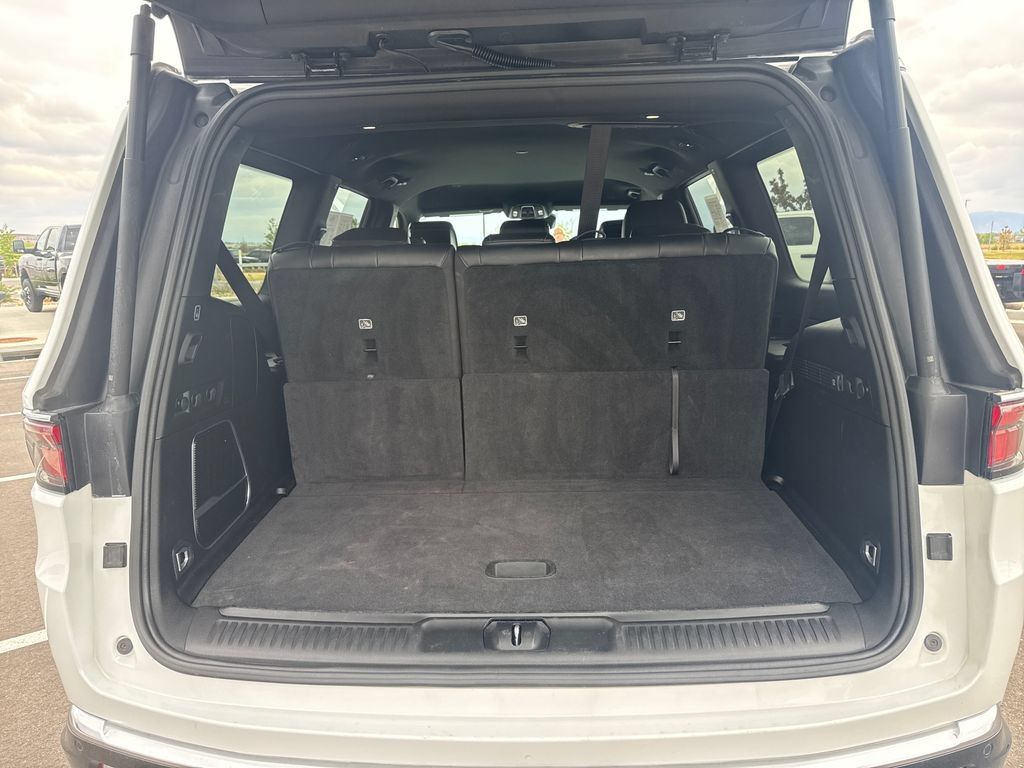 Used 2025 Jeep Wagoneer 4WD image 31