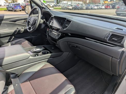 Used 2024 Honda Ridgeline Black Edition image 38