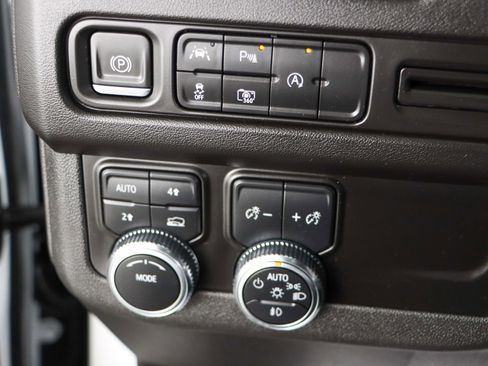 Used 2023 GMC Yukon SLT image 23