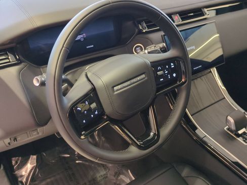 New 2026 Land Rover Range Rover Velar Dynamic SE AWD/4WD image 17