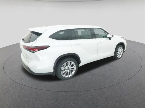 New 2026 Toyota Highlander Limited image 9