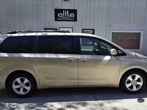 Used 2011 Toyota Sienna LE image 6