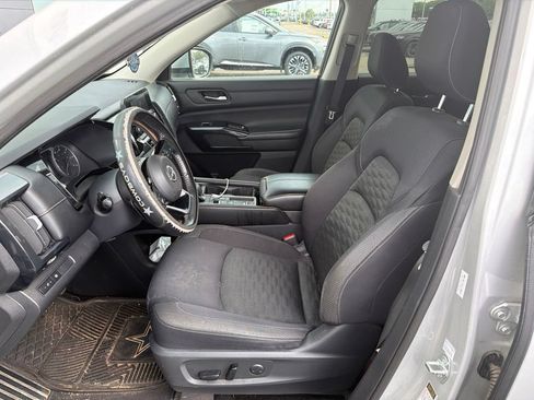Used 2022 Nissan Pathfinder SV FWD image 10
