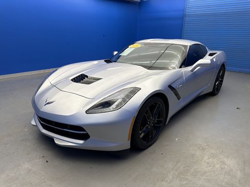 Used 2019 Chevrolet Corvette Stingray Coupe w/ 1LT image 4