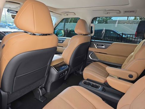 Certified 2025 INFINITI QX80 Sensory image 11