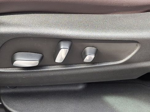 Used 2022 Cadillac XT6 Premium Luxury image 17