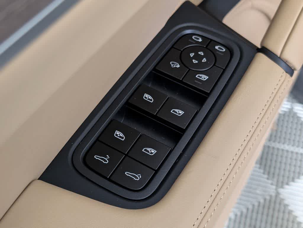 Used 2026 Porsche Cayenne Coupe AWD/4WD image 27