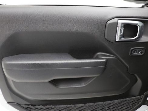 Used 2024 Jeep Wrangler Unlimited image 16