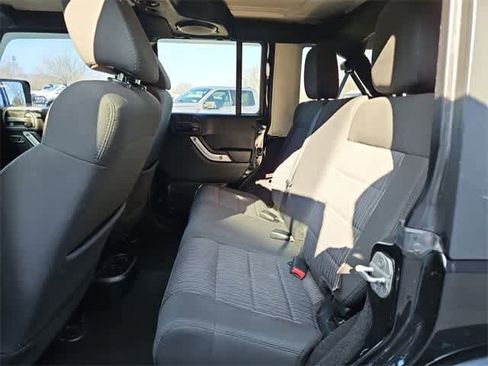 Used 2012 Jeep Wrangler Unlimited Sahara image 20