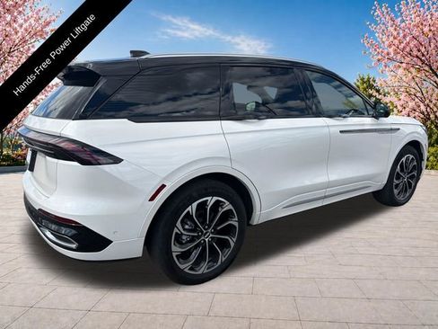Used 2024 Lincoln Nautilus Reserve w/ Equipment Group 202A AWD/4WD image 8