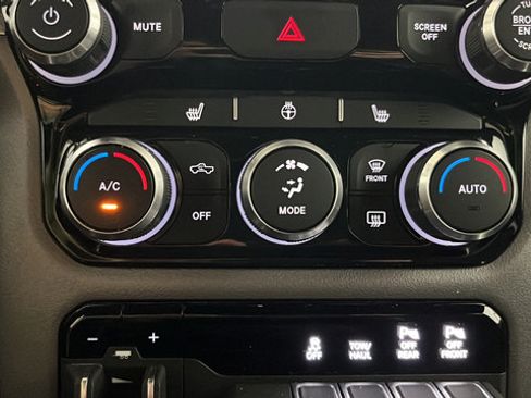 Used 2023 RAM 1500 Big Horn AWD/4WD image 17
