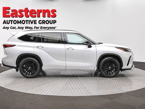 Used 2023 Toyota Highlander XSE image 4