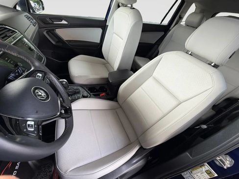 Used 2021 Volkswagen Tiguan SE w/ Panoramic Sunroof Package AWD/4WD image 13