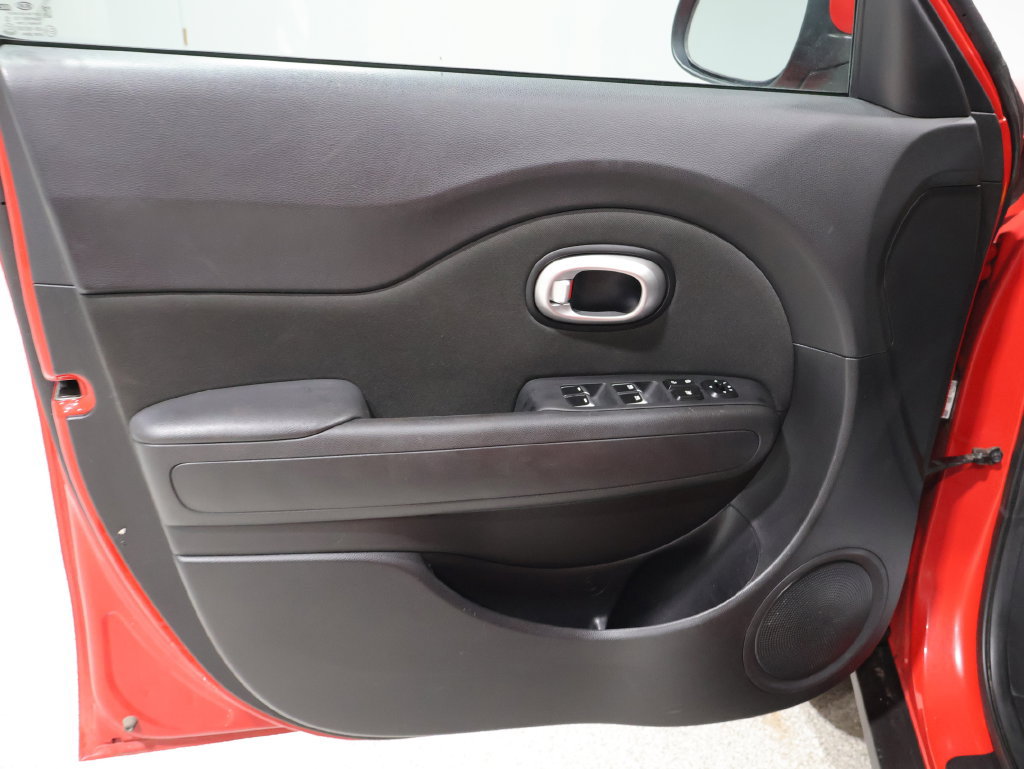 Used 2019 Kia Soul + FWD image 13
