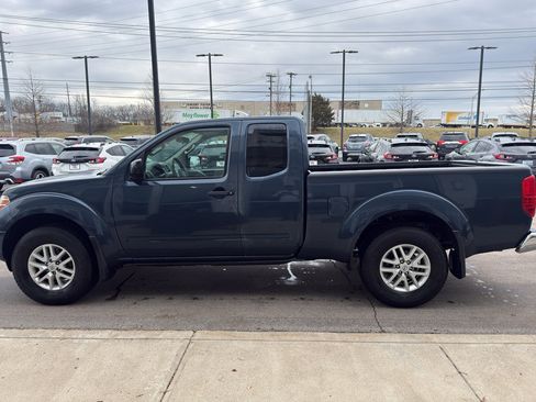 Used 2016 Nissan Frontier SV image 6