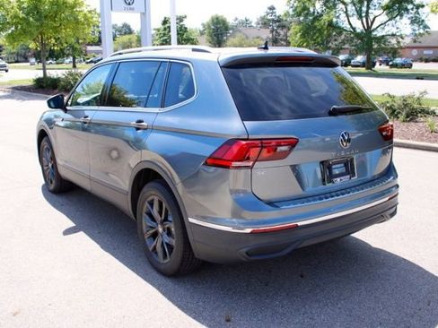 Used 2023 Volkswagen Tiguan SE w/ Panoramic Sunroof Package AWD/4WD image 8