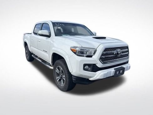 Used 2017 Toyota Tacoma TRD Sport w/ Tow Package (A/T) image 1