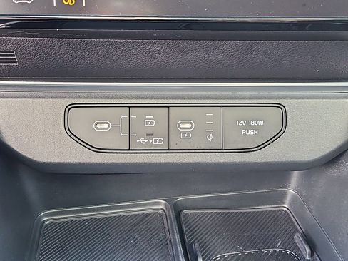 Used 2025 Kia Carnival SX Prestige FWD image 18
