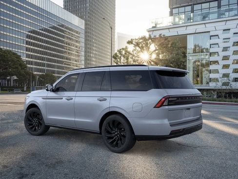 New 2026 Lincoln Navigator Reserve w/ Jet Appearance Package AWD/4WD image 4