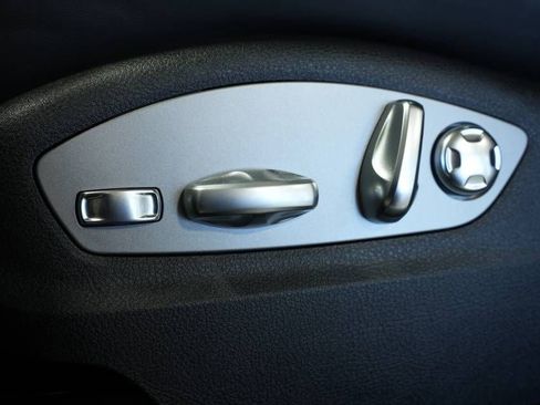 New 2026 Porsche Macan image 32