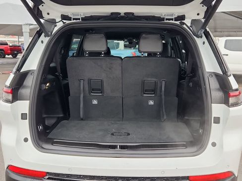 Used 2025 Jeep Grand Cherokee L Laredo image 24