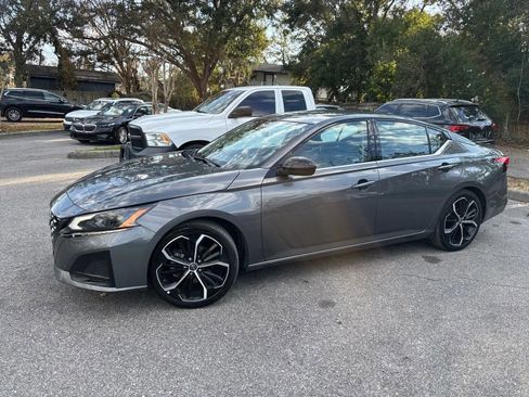 Used 2025 Nissan Altima 2.5 SR FWD image 3
