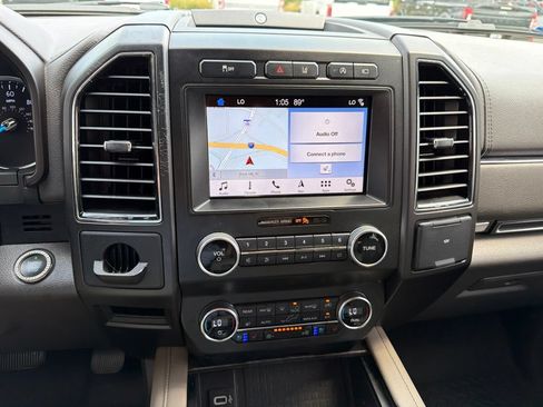 Used 2019 Ford Expedition Limited w/ Equipment Group 302A RWD image 2