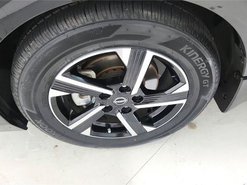 Used 2024 Nissan Sentra SV FWD image 28