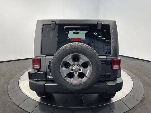 Used 2018 Jeep Wrangler Unlimited Sahara w/ Connectivity Group AWD/4WD image 6
